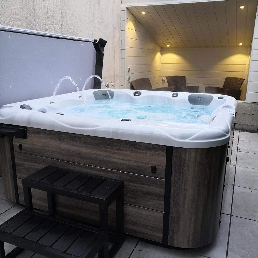 O Rethel Jacuzzi, Gite Ardennes Exterior photo